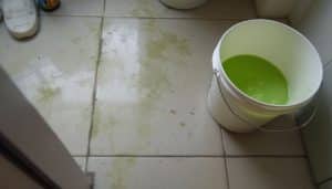 tegels schoonmaken met groene zeep en soda